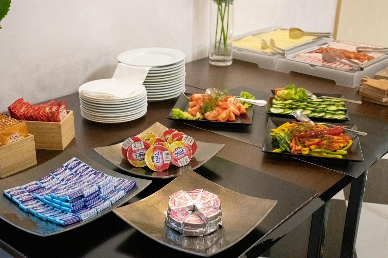 Hotel Capital With Private Wellness Νίτρα Εξωτερικό φωτογραφία