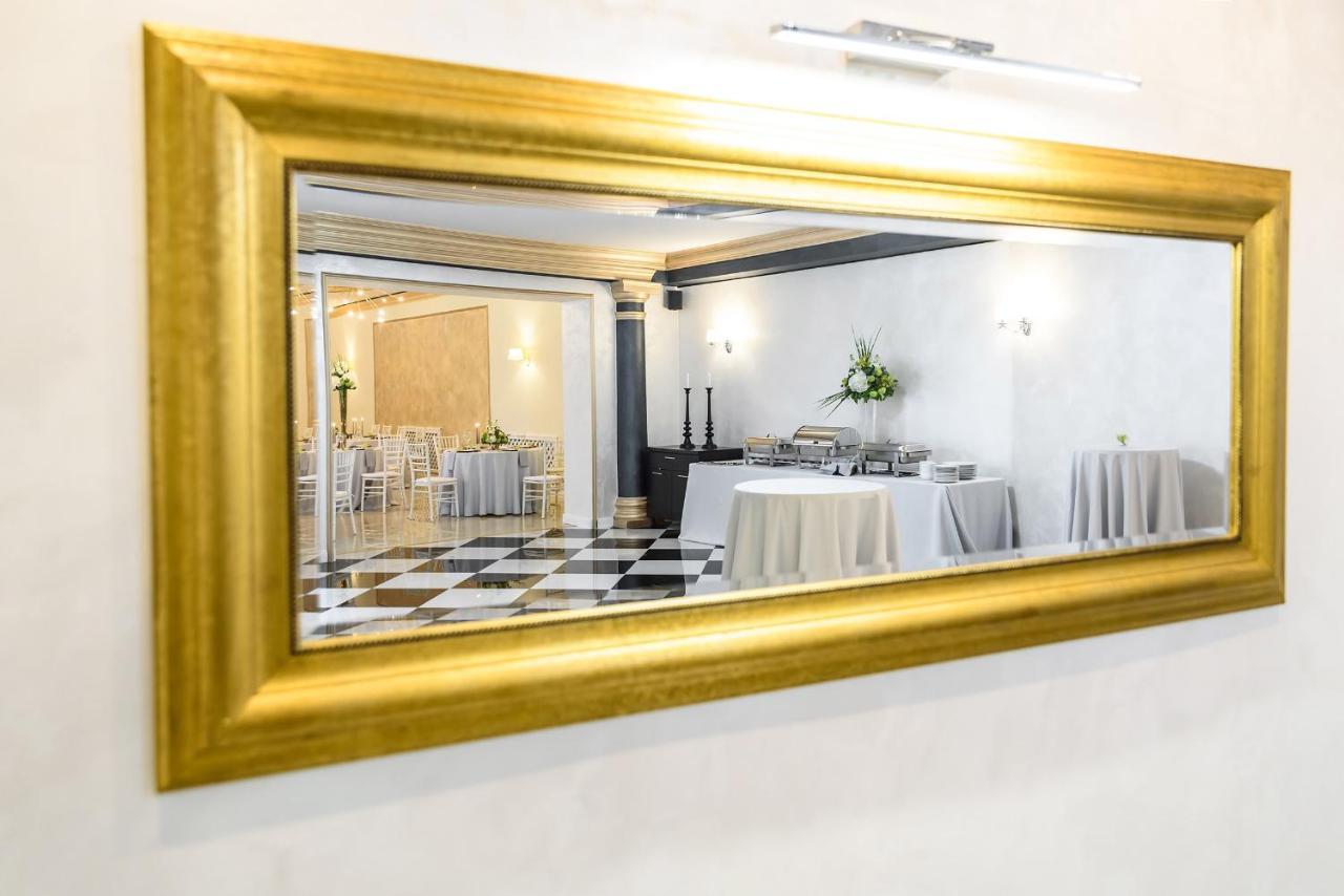 Hotel Capital With Private Wellness Νίτρα Εξωτερικό φωτογραφία