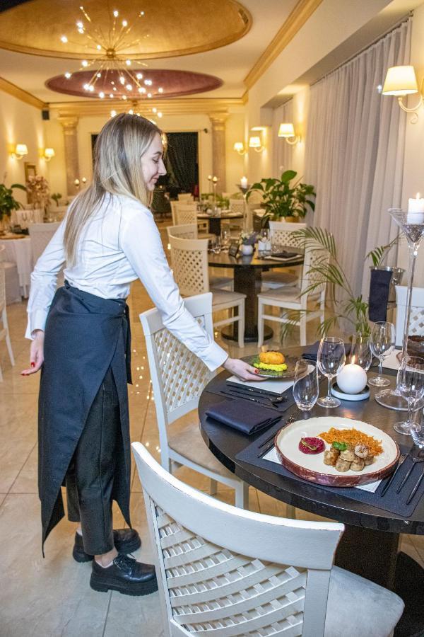 Hotel Capital With Private Wellness Νίτρα Εξωτερικό φωτογραφία