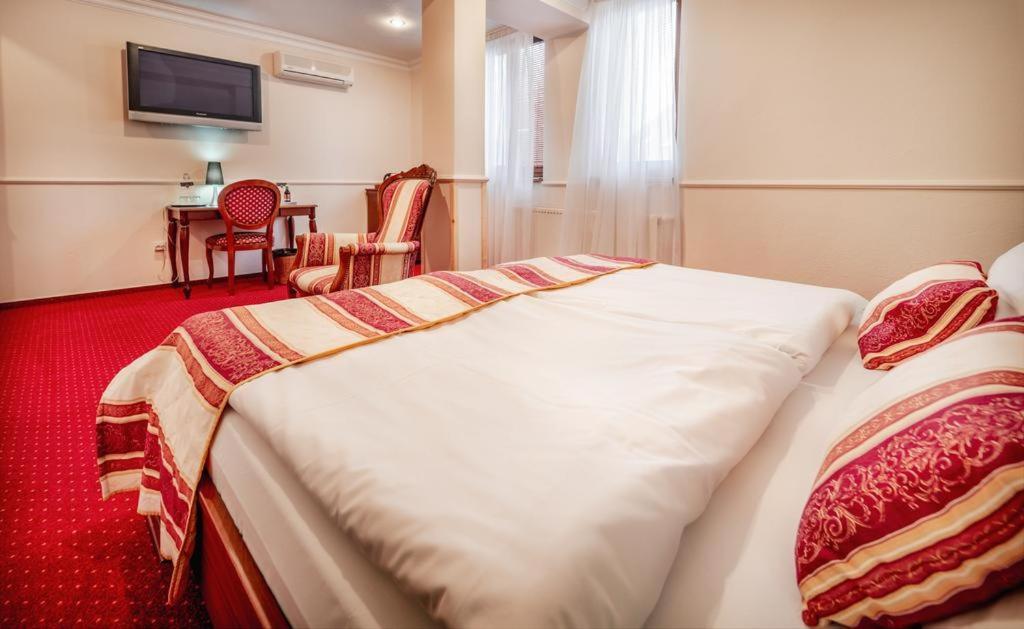 Hotel Capital With Private Wellness Νίτρα Εξωτερικό φωτογραφία