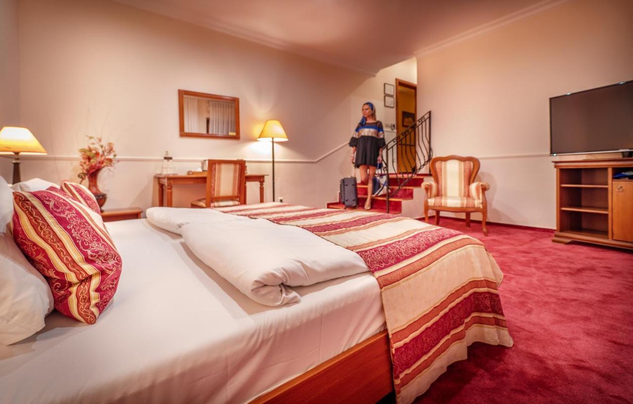 Hotel Capital With Private Wellness Νίτρα Εξωτερικό φωτογραφία