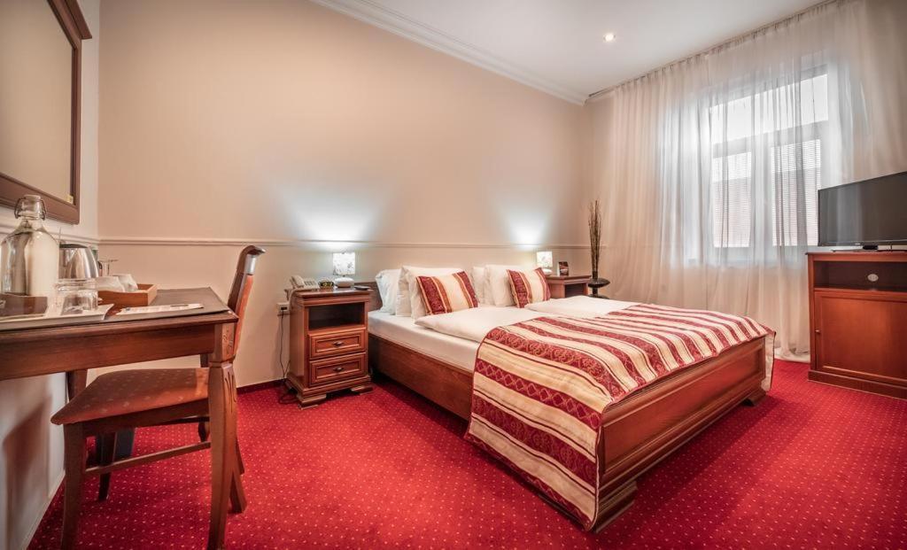 Hotel Capital With Private Wellness Νίτρα Εξωτερικό φωτογραφία