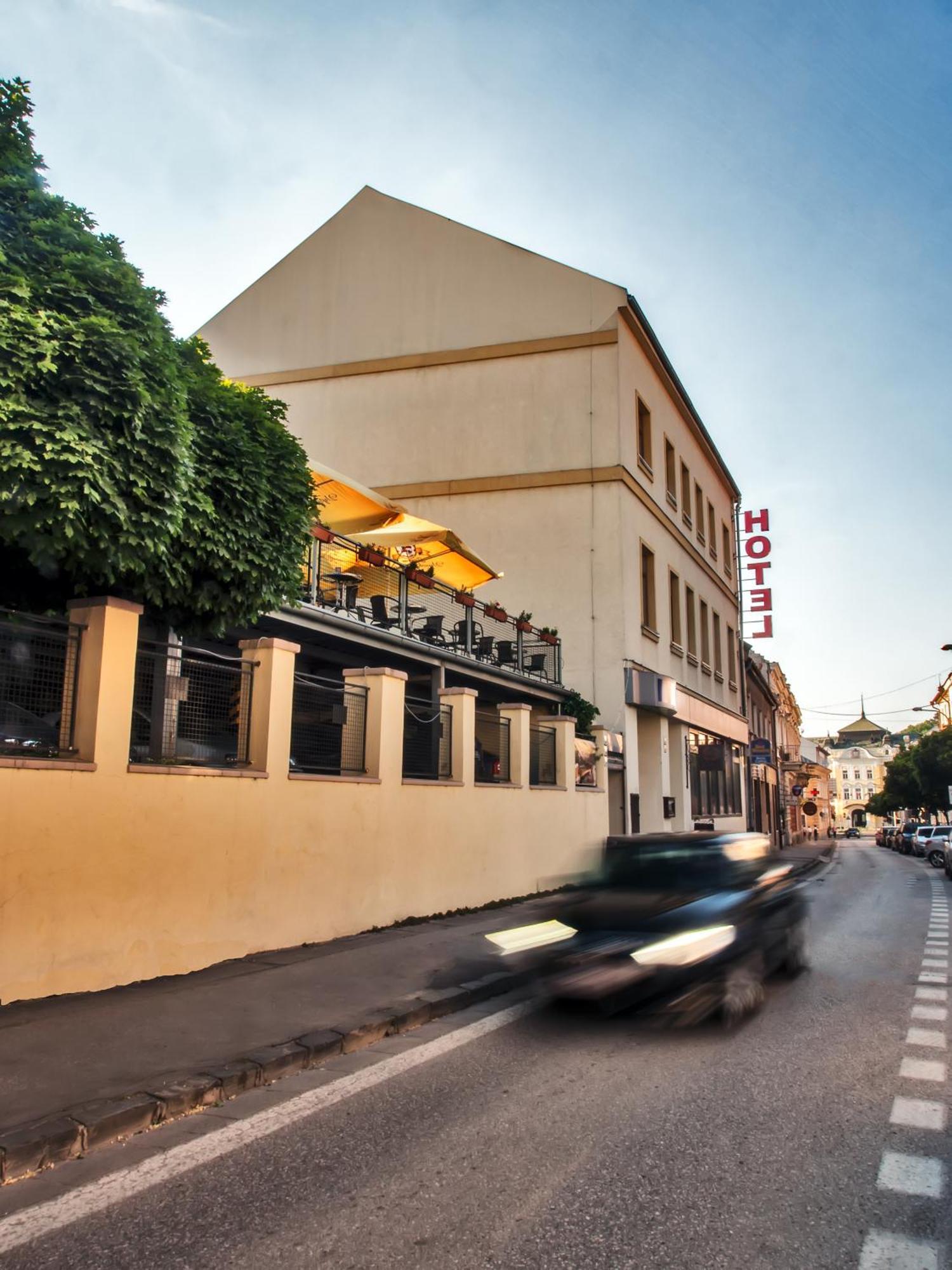 Hotel Capital With Private Wellness Νίτρα Εξωτερικό φωτογραφία
