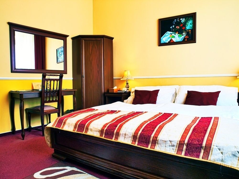 Hotel Capital With Private Wellness Νίτρα Εξωτερικό φωτογραφία