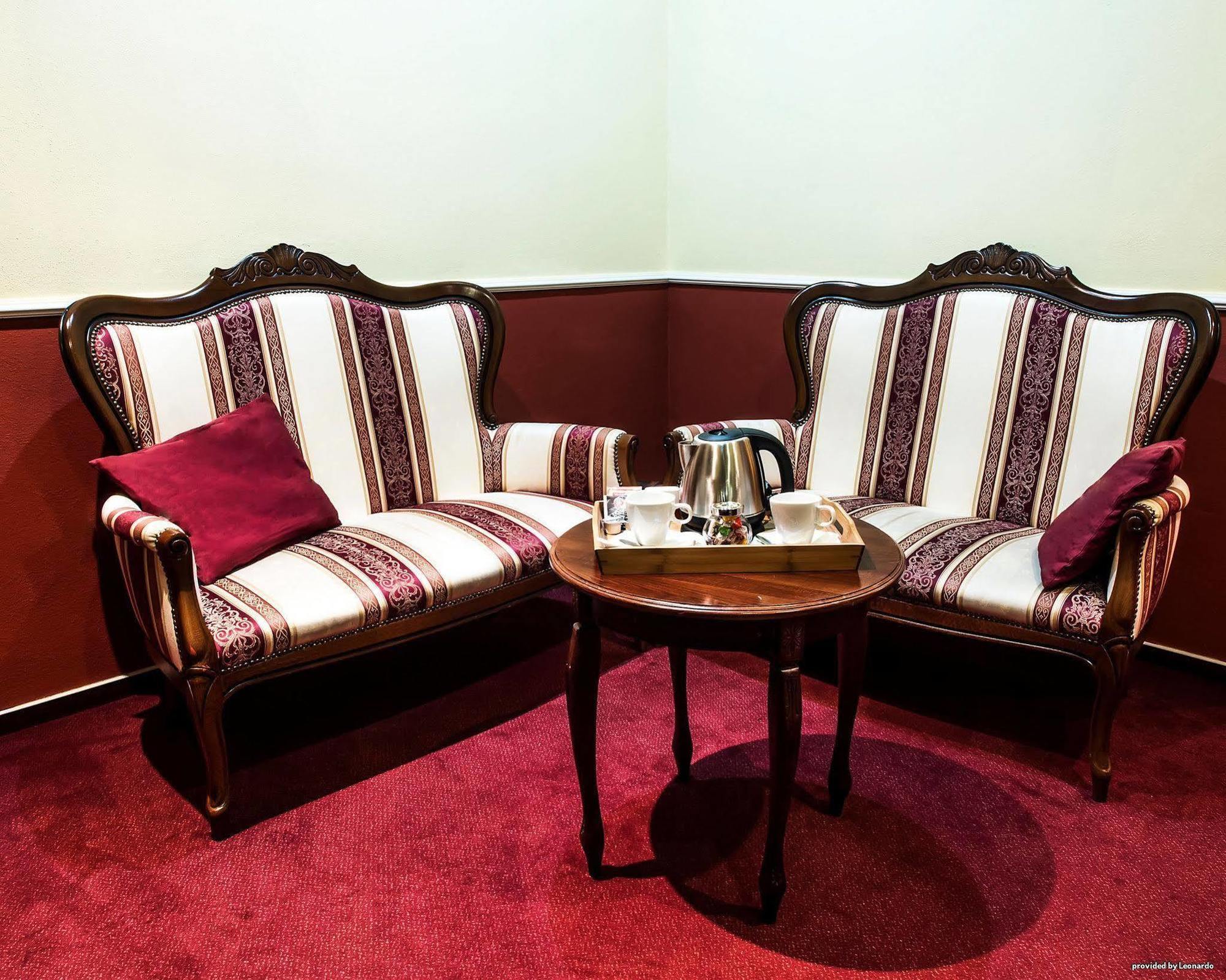 Hotel Capital With Private Wellness Νίτρα Εξωτερικό φωτογραφία