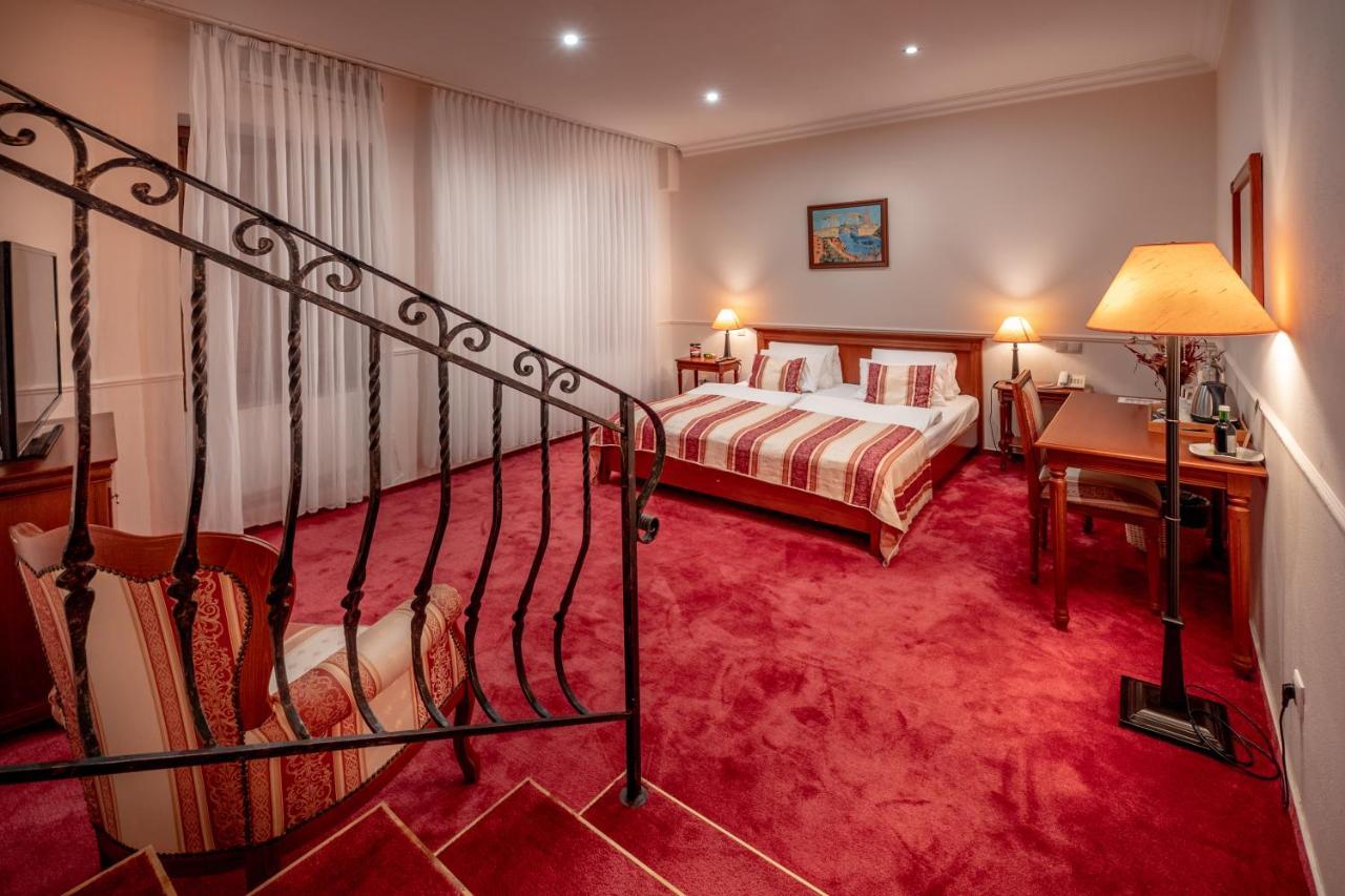 Hotel Capital With Private Wellness Νίτρα Εξωτερικό φωτογραφία